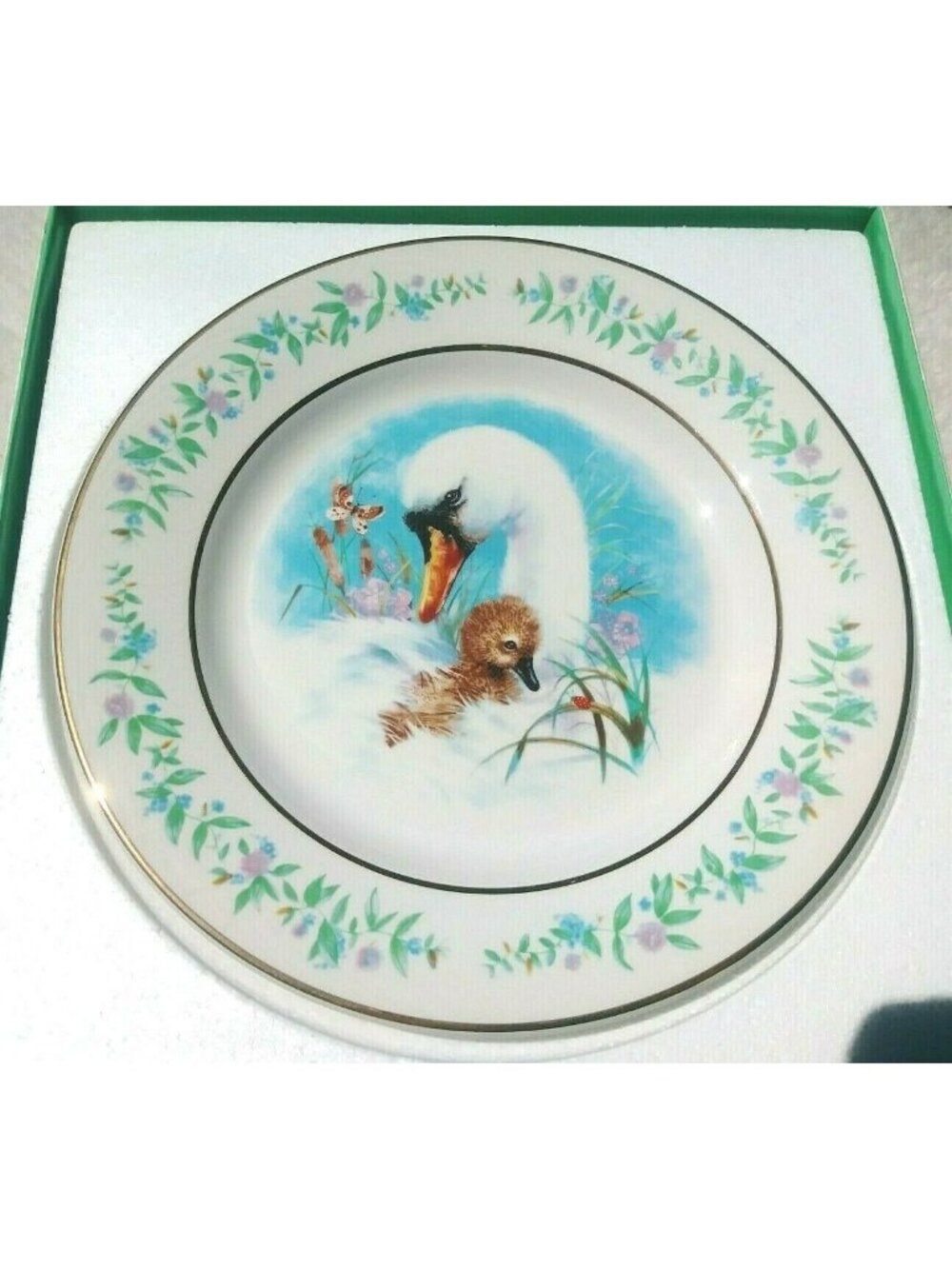 Avon Gentle Moments Plate Collectable Vintage 1975 Swan & Duck 8.75"
